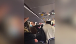 Girit adasına inmek üzere olan uçakta kavga