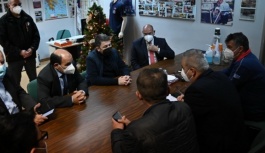PASOK lideri Androulakis Ulusal Acil Yardım Merkezini ziyaret etti 
